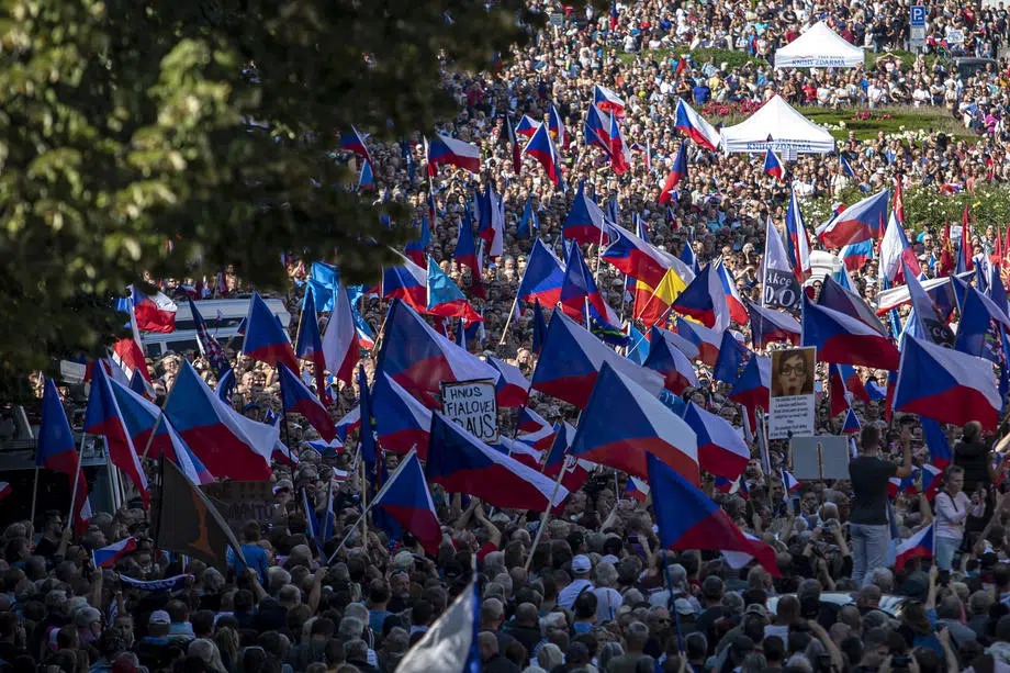 10 000 чешских крон в тенге